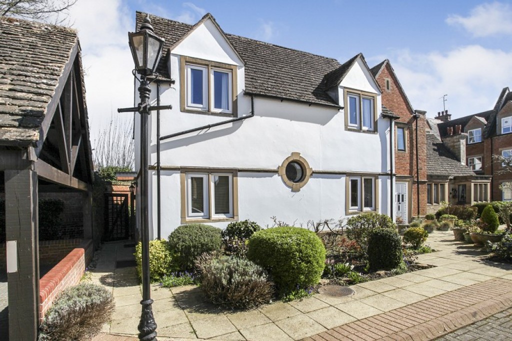 The Grange, MoretoninMarsh, Gloucestershire. GL56 0AU, 2 bedroom