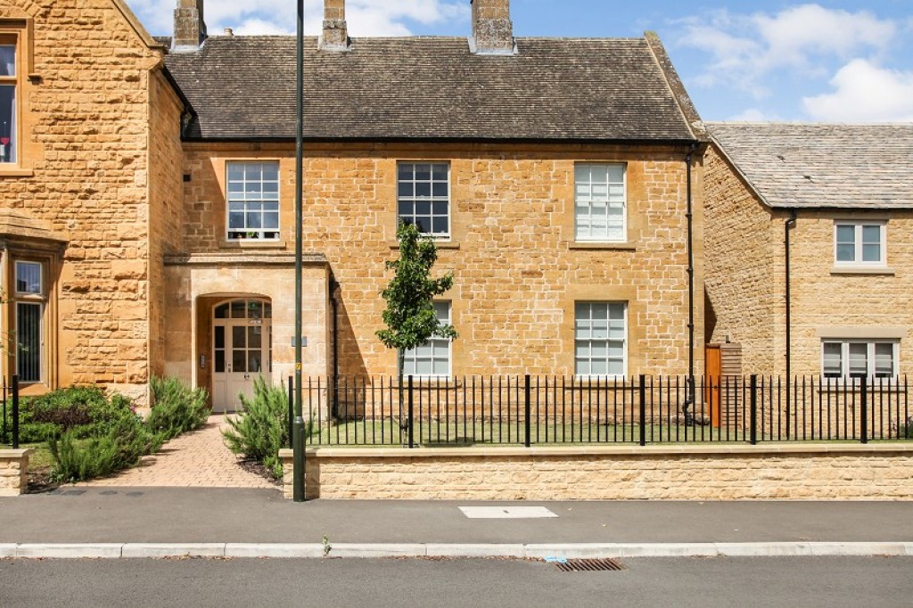 Victoria House, Hospital Road, Moreton in Marsh. GL56 0PD, 2 bedroom